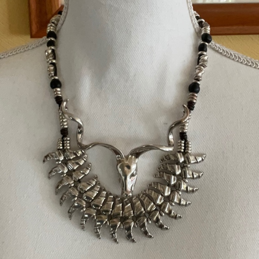 Uno De 50 Twister Bull necklace.